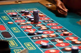 Pengguna membaca artikel informasi sports dan casino secara mobile-friendly